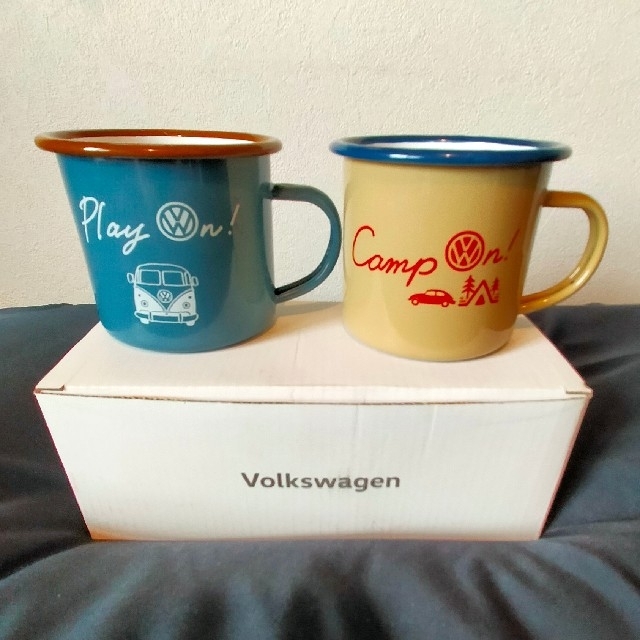 Volkswagen(フォルクスワーゲン)のVolkswagen ホーロー製マグカップ 2個セット 【新品】 インテリア/住まい/日用品のキッチン/食器(グラス/カップ)の商品写真