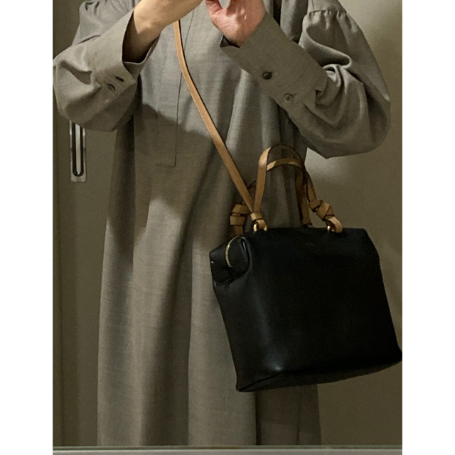 celine(セリーヌ)のkisa様専用セリーヌソフトキューブショルダー　バイカラーベージュ×ブラック レディースのバッグ(ハンドバッグ)の商品写真