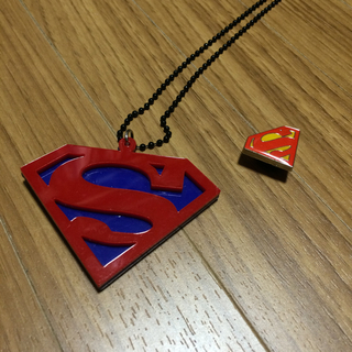 スーパーマン ネックレスとクロックスアクセサリー(ネックレス)