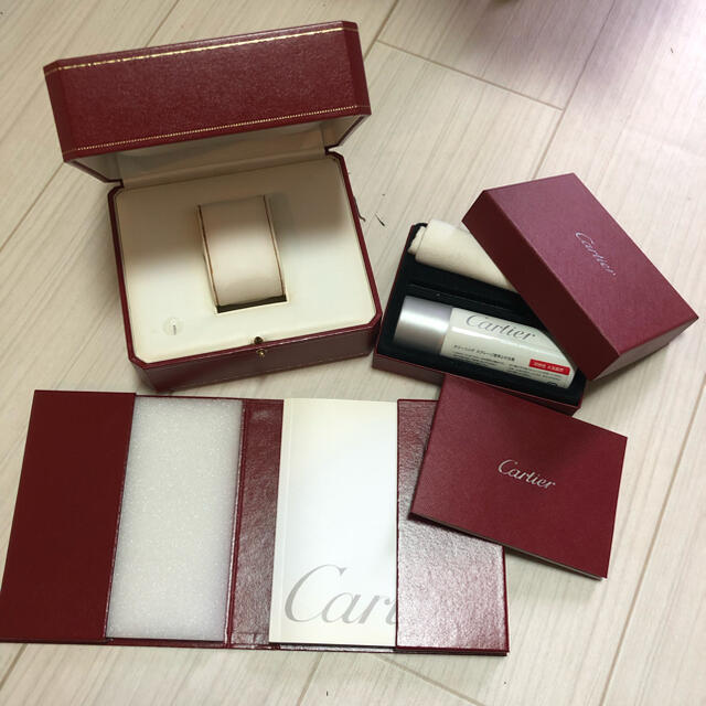 Cartier(カルティエ)のCartier 空箱　クリーナー　book 3点セット レディースのバッグ(ショップ袋)の商品写真