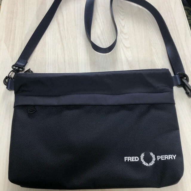 FRED PERRY(フレッドペリー)のフレッドペリー　ショルダーバック　fred perry メンズのバッグ(ショルダーバッグ)の商品写真