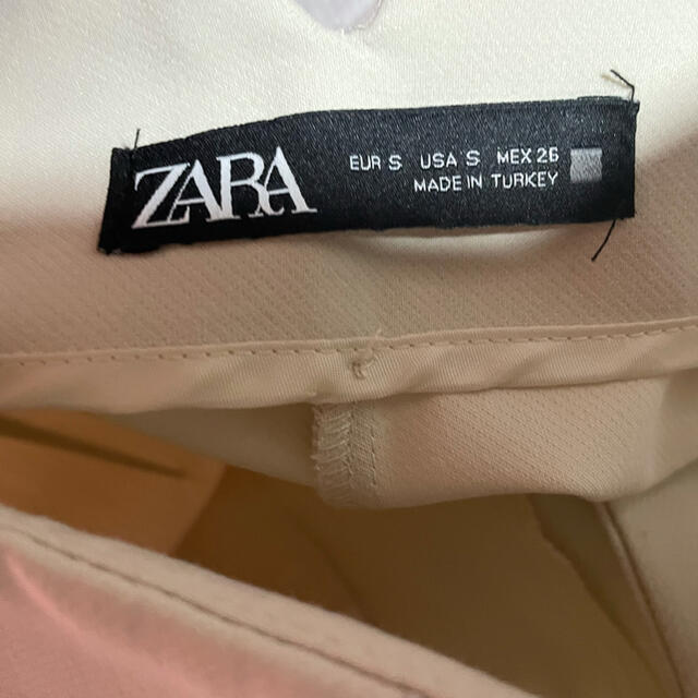 ZARA(ザラ)のZaraハイウエストパンツ　 レディースのパンツ(カジュアルパンツ)の商品写真