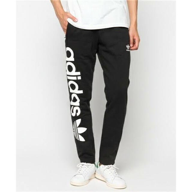 adidas(アディダス)の定価9,339円　アディダス【adidas】ビッグロゴプリント　スウェットパンツ メンズのパンツ(その他)の商品写真