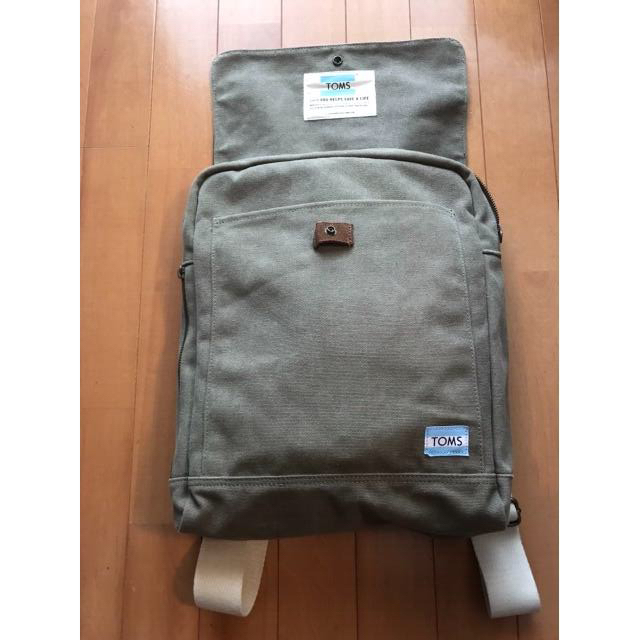 TOMS(トムズ)のTOMS Trekker Backpack トレッカーバックパック Olive メンズのバッグ(ショルダーバッグ)の商品写真