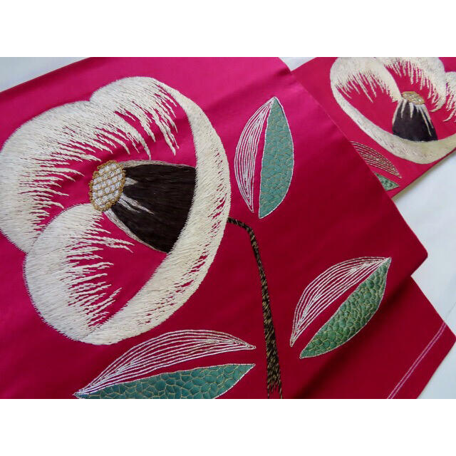 椿 手刺繍 マゼンタピンク 正絹ツヤツヤの美しいアンティーク帯 美品 ...