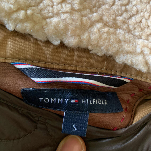 TOMMY HILFIGER(トミーヒルフィガー)のTOMMY HILFIGER  ボアが付いたお洒落なトレンチコート レディースのジャケット/アウター(トレンチコート)の商品写真