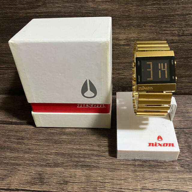 NIXON(ニクソン)の美品 NIXON ニクソン THE METAL TRON ゴールド メンズ腕時計 メンズの時計(腕時計(デジタル))の商品写真