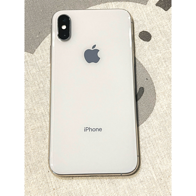 iPhone(アイフォーン)の美品✨iPhone XS SIMフリー 512GB シルバー  スマホ/家電/カメラのスマートフォン/携帯電話(スマートフォン本体)の商品写真