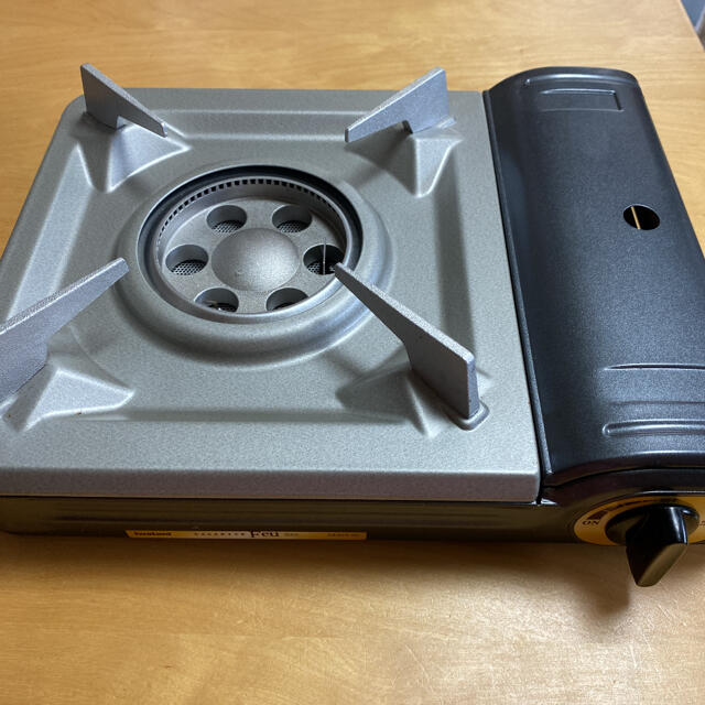 日本製　Iwatani  カセットコンロ　収納ケース付き スマホ/家電/カメラの調理家電(調理機器)の商品写真
