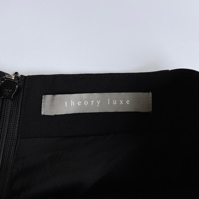 Theory luxe(セオリーリュクス)のTheory luxe セオリーリュクス　アシンメトリー　タックフレアスカート レディースのスカート(ひざ丈スカート)の商品写真