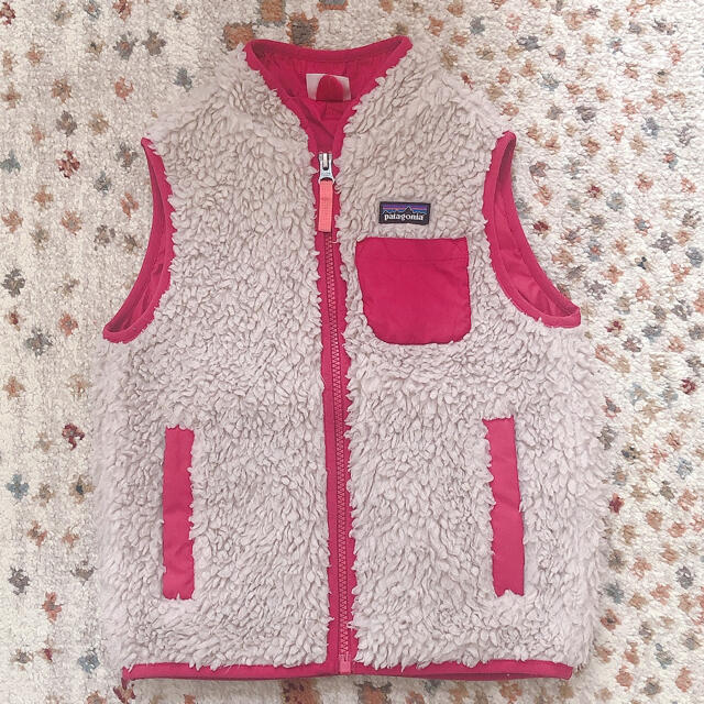 patagonia(パタゴニア)のPatagonia キッズレトロベスト5Tサイズ キッズ/ベビー/マタニティのキッズ服女の子用(90cm~)(ジャケット/上着)の商品写真