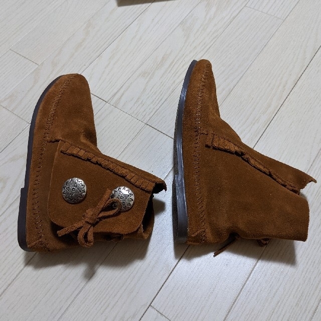 Minnetonka(ミネトンカ)のMINNETONKA (トゥーボタンブーツハードソール)BROWN 24cm新品 レディースの靴/シューズ(ブーツ)の商品写真