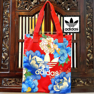 アディダス(adidas)のアディダス ファーム コラボ 赤 花柄 和柄 着物 トートバッグ ハンドバッグ(トートバッグ)