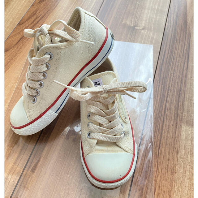 CONVERSE(コンバース)のconverse コンバース　18cm ローカット　キナリ　生成り　白　ホワイト キッズ/ベビー/マタニティのキッズ靴/シューズ(15cm~)(スニーカー)の商品写真