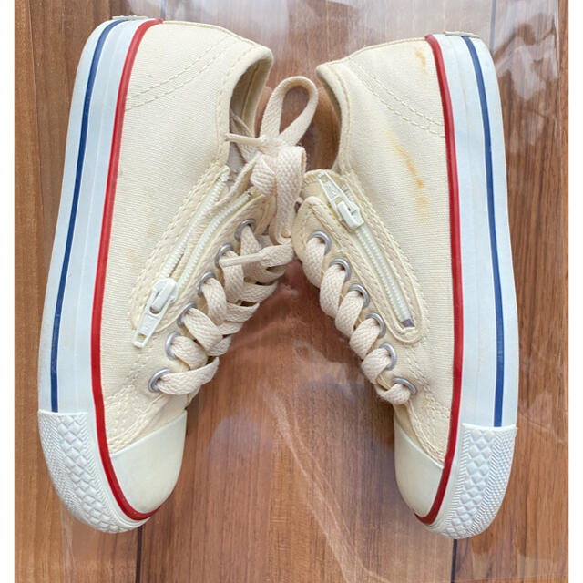 CONVERSE(コンバース)のconverse コンバース　18cm ローカット　キナリ　生成り　白　ホワイト キッズ/ベビー/マタニティのキッズ靴/シューズ(15cm~)(スニーカー)の商品写真