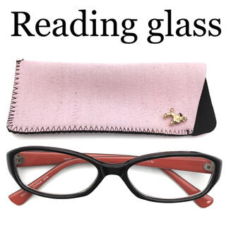 シンプルなブラックフレーム　テンプルのプードルとストーンがワンポイント　老眼鏡(サングラス/メガネ)