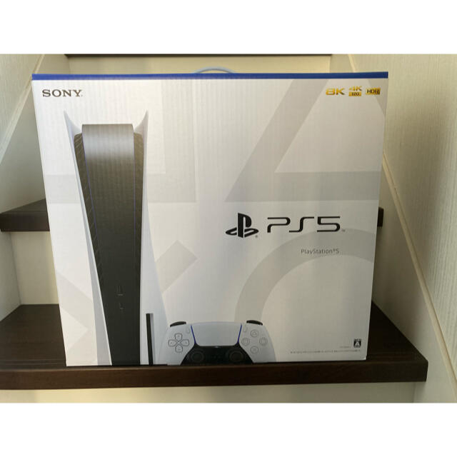 PlayStation(プレイステーション)のPS5 本体　新品未開封 エンタメ/ホビーのゲームソフト/ゲーム機本体(家庭用ゲーム機本体)の商品写真