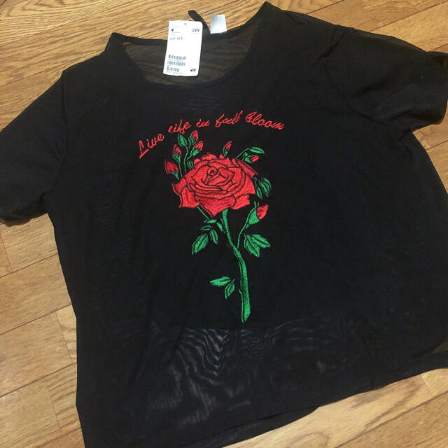 H&M(エイチアンドエム)の薔薇柄♡シースルーTシャツ レディースのトップス(Tシャツ(半袖/袖なし))の商品写真