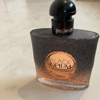 イブサンローラン Yves Saint Laurent Beaute 黒 香水 レディースの通販 300点以上 イヴサンローランボーテのコスメ 美容を買うならラクマ