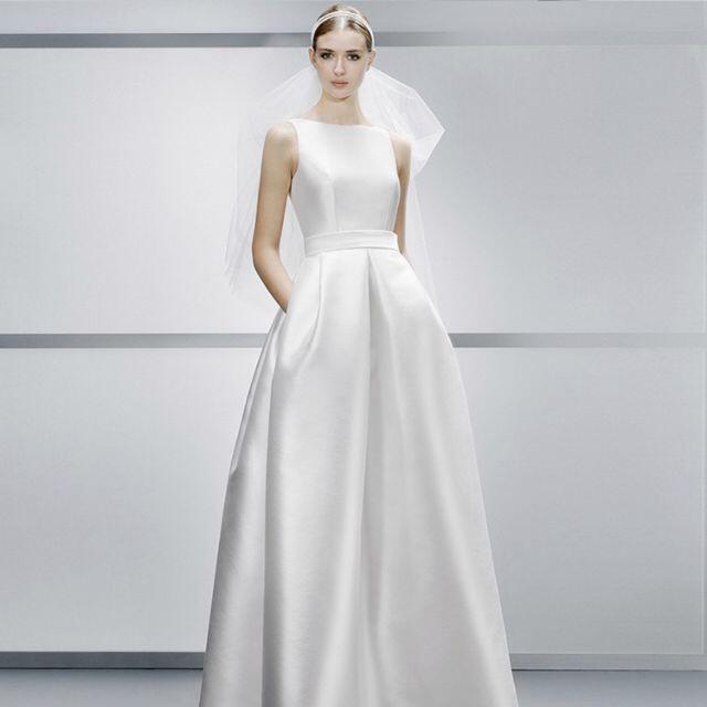 高品質！   ウェディングドレス    ホワイト  サテン  背中見せ  花嫁フォーマル/ドレス