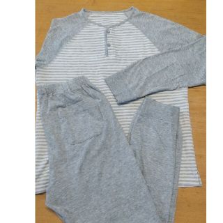 ユニクロ(UNIQLO)のUNIQLO キッズ 長袖パジャマ XL 145~155 グレー　(パジャマ)