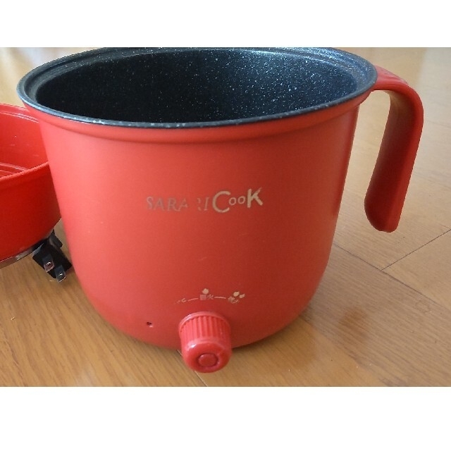 小型電気鍋　SARARI COOK（赤） スマホ/家電/カメラの調理家電(調理機器)の商品写真