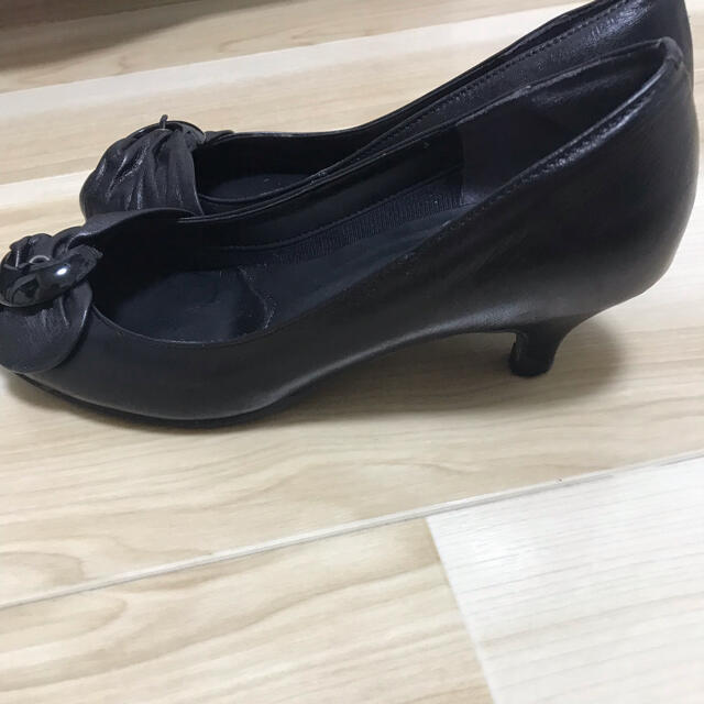 週末お値下　黒パンプス　22.5cm 美品 レディースの靴/シューズ(ハイヒール/パンプス)の商品写真