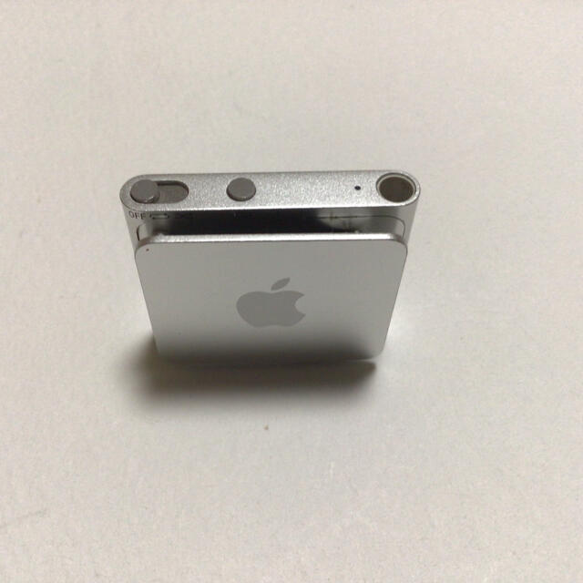 Apple(アップル)のiPod shuffle 4世代　2GB  シルバー　作動品 スマホ/家電/カメラのオーディオ機器(ポータブルプレーヤー)の商品写真