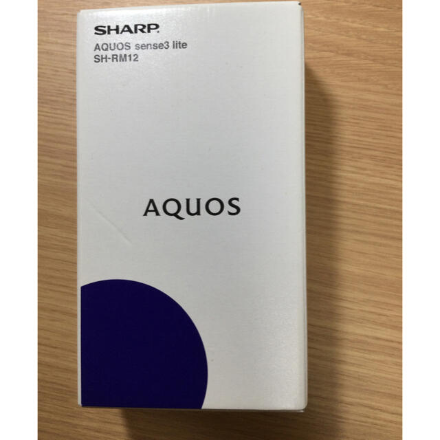 AQUOS(アクオス)のSHARP SIMフリー SH-RM12 シルバーホワイト スマホ/家電/カメラのスマートフォン/携帯電話(スマートフォン本体)の商品写真