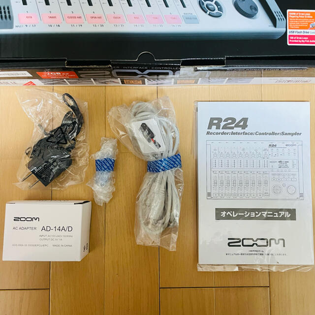 Zoom(ズーム)のZOOM R24 ズーム MTR マルチトラックレコーダー 楽器のレコーディング/PA機器(MTR)の商品写真