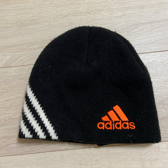 adidas(アディダス)のadidas ニット帽 54～57㎝ キッズ/ベビー/マタニティのこども用ファッション小物(帽子)の商品写真