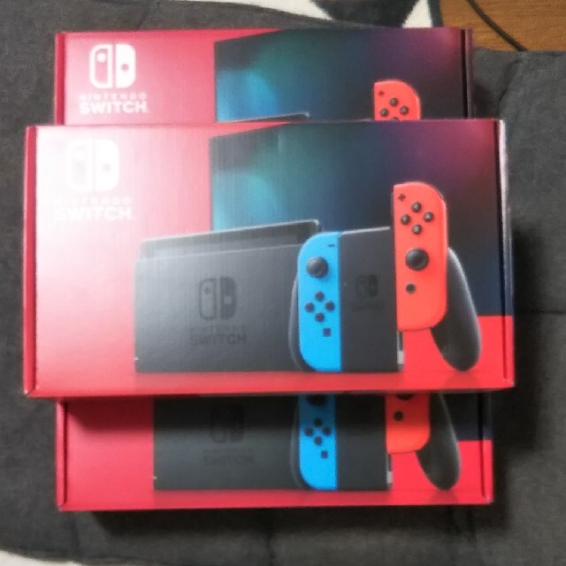 新品未使用品　Nintendo Switch　ネオン色