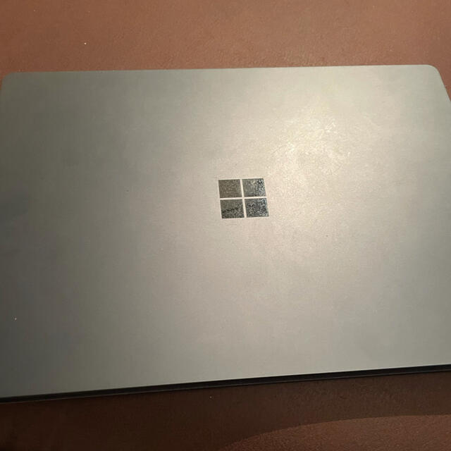 Surface laptop 256GB 8Gメモリ