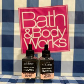 バスアンドボディーワークス(Bath & Body Works)のバスアンドボディワークス　ウォールフラワー　マホガニーチークウッド2本セット(アロマオイル)