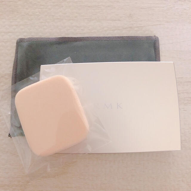 RMK(アールエムケー)のRMK エアリーパウダーファンデーションN 102 コスメ/美容のベースメイク/化粧品(ファンデーション)の商品写真