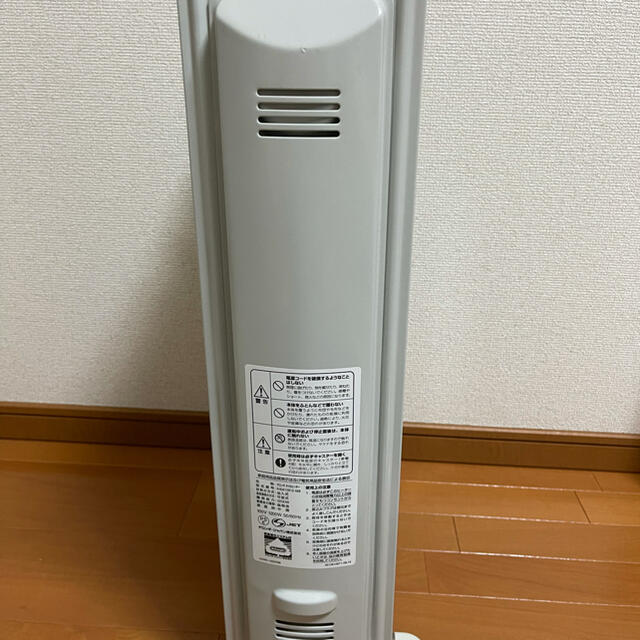 DeLonghi(デロンギ)の定価32000円　デロンギ オイルヒーター　kHD410812 スマホ/家電/カメラの冷暖房/空調(オイルヒーター)の商品写真