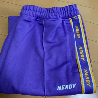 ナイキ(NIKE)のNERDY ロゴテープジャージパンツ(ジャージ)