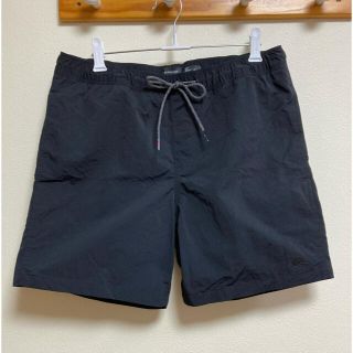 クイックシルバー(QUIKSILVER)のQuiksilver WALK SHORTS 黒　サイズM  USED品(ショートパンツ)