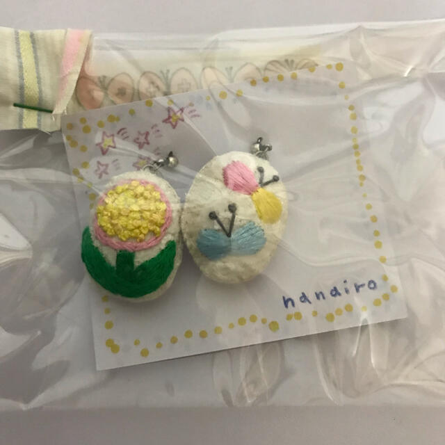 nanairo   刺繍　ピアス ハンドメイドのアクセサリー(ピアス)の商品写真