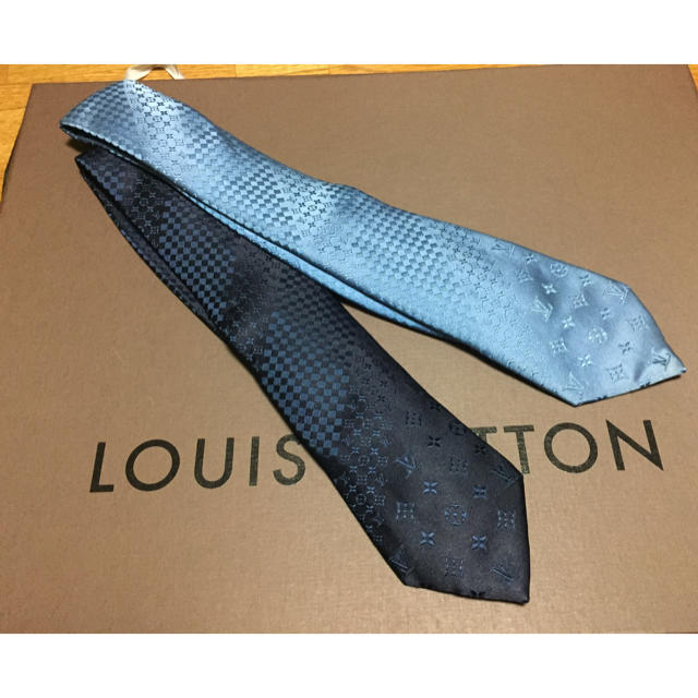 お待たせ! LOUIS VUITTON - ルイヴィトン モノグラム ネクタイ 2本セット 箱 服 付き 紺色 水色 ネクタイ