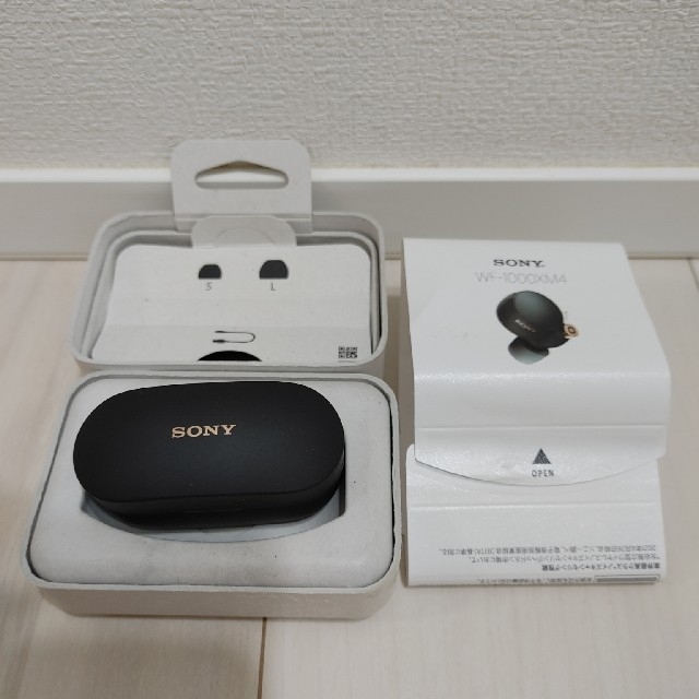 SONY(ソニー)の美品　WF-1000XM4ブラック スマホ/家電/カメラのオーディオ機器(ヘッドフォン/イヤフォン)の商品写真