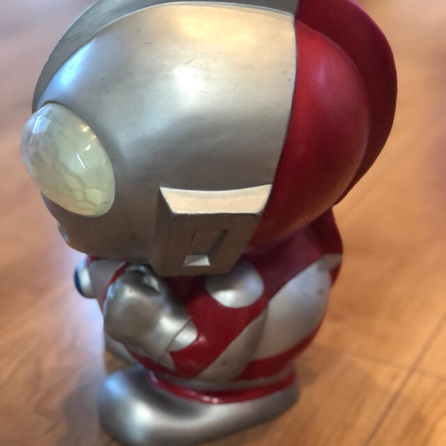 ウルトラマン貯金箱　フィギア