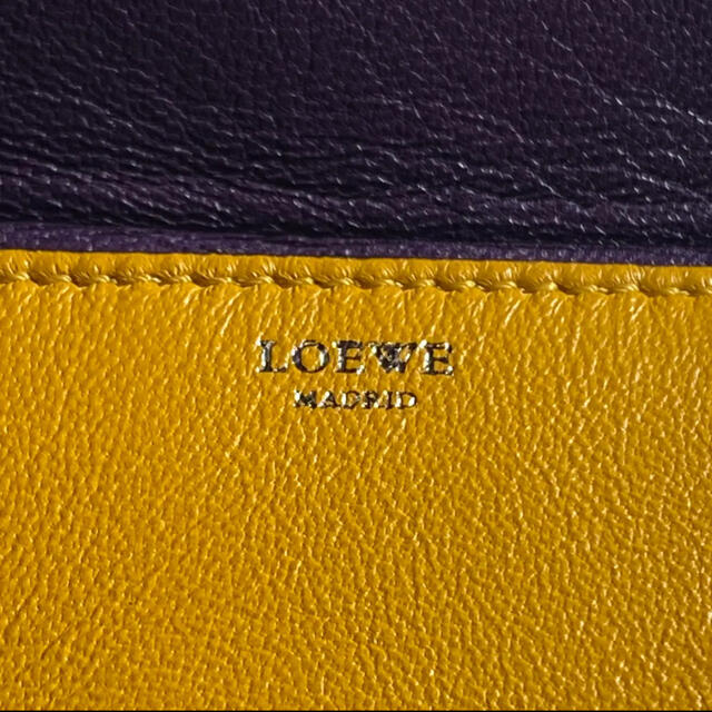 LOEWE(ロエベ)のLOEWEナッパレザー トライアングル コインケース ミニポーチ 三角 レディースのファッション小物(コインケース)の商品写真