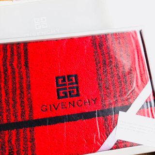 ジバンシィ(GIVENCHY)の【新品未使用】GIVENCHY バスタオル(タオル/バス用品)