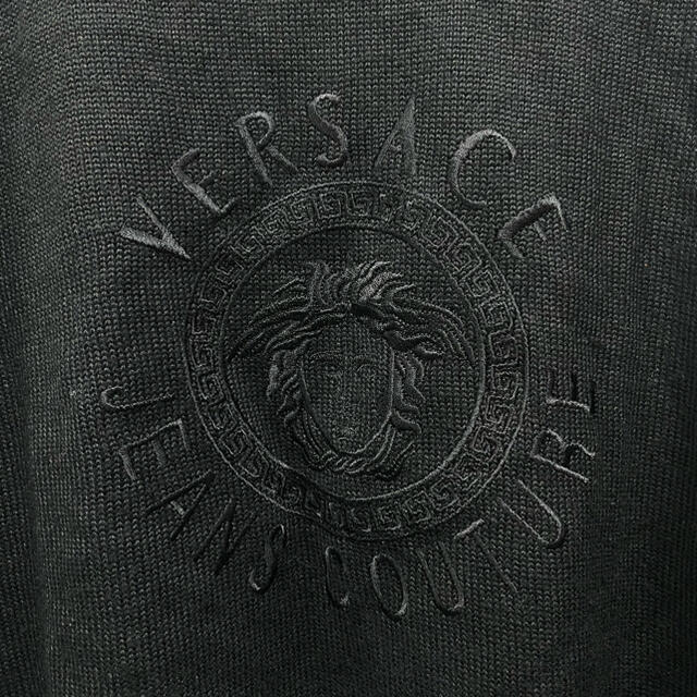 VERSACE(ヴェルサーチ)のVERSACE ヴェルサーチ メデューサ刺繍 ウール ニット セーター メンズのトップス(ニット/セーター)の商品写真