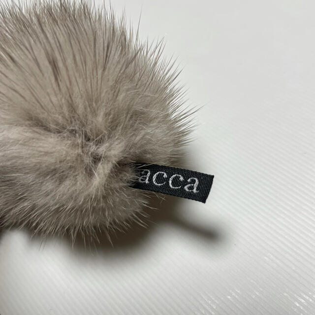 acca(アッカ)のacca アッカ ミンクファーシュシュ シルバーグレー レディースのヘアアクセサリー(ヘアゴム/シュシュ)の商品写真