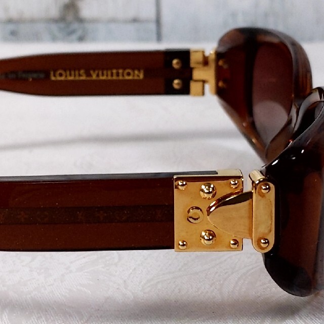 LOUIS VUITTON(ルイヴィトン)のLOUIS VUITTON　ヴィトン　レディース　サングラス　ケース　箱付き レディースのファッション小物(サングラス/メガネ)の商品写真