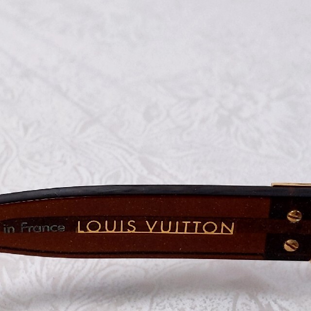 LOUIS VUITTON(ルイヴィトン)のLOUIS VUITTON　ヴィトン　レディース　サングラス　ケース　箱付き レディースのファッション小物(サングラス/メガネ)の商品写真