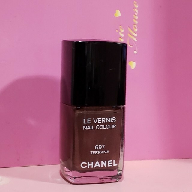 CHANEL(シャネル)のマニキュア　CHANEL　新品未使用　送料無料 コスメ/美容のネイル(マニキュア)の商品写真