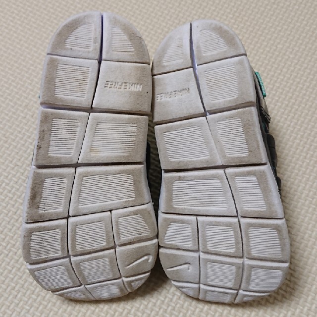 NIKE(ナイキ)のナイキ ダイナモフリー スニーカー 靴 15 キッズ/ベビー/マタニティのキッズ靴/シューズ(15cm~)(スニーカー)の商品写真